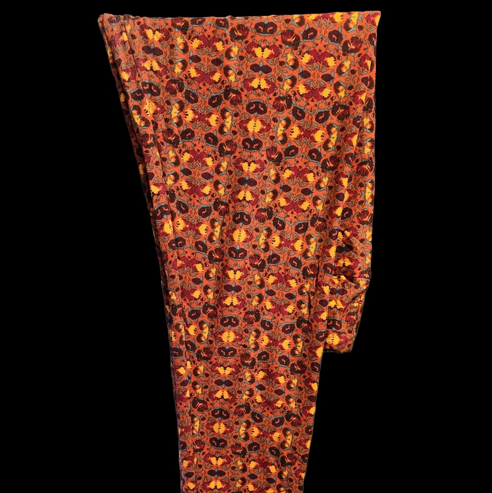 LuLaRoe Tall & Curvy Leggings